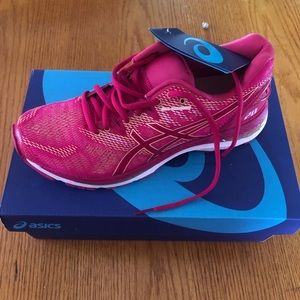 New ASICS nimbus 20 size 9